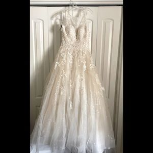 NEVER WORN Wedding Dress!
